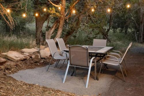 A Cozy Cabin Escape in Tijeras-Hot Tub-Game room-Pet Friendly!