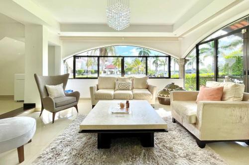 Stylish Lagoon front Villa by Casa Paraiso