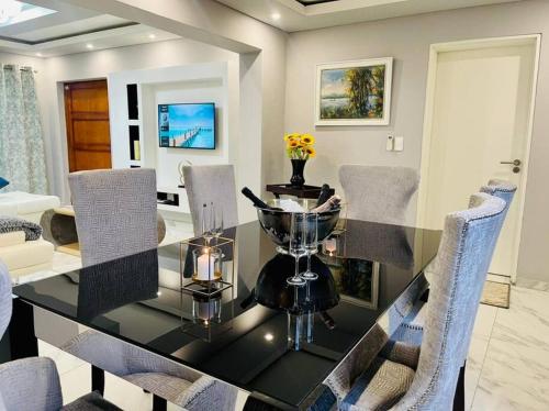 Photo - Cozier Glitz