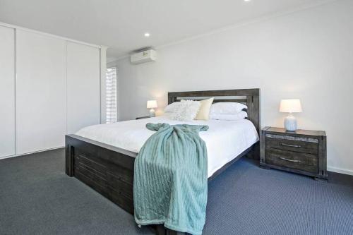 Harvey Haven -Sleeps upto 15 4 Bdrm 2 5 Bth