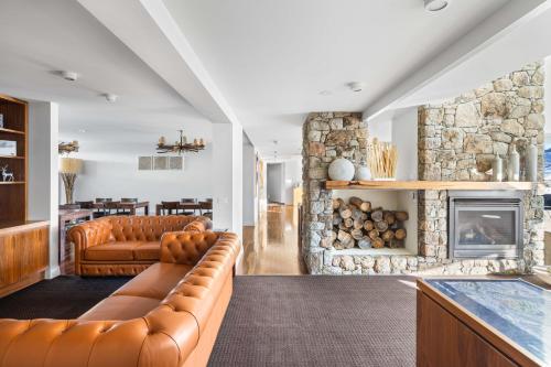 Pub/Lounge, Kooloora Lodge in Perisher Valley
