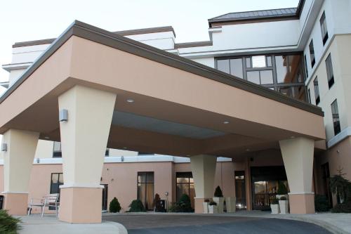 홀리데이 인 익스프레스 호텔 앤드 스위트 해리스버그 웨스트 바이 IHG - 숙소 외관