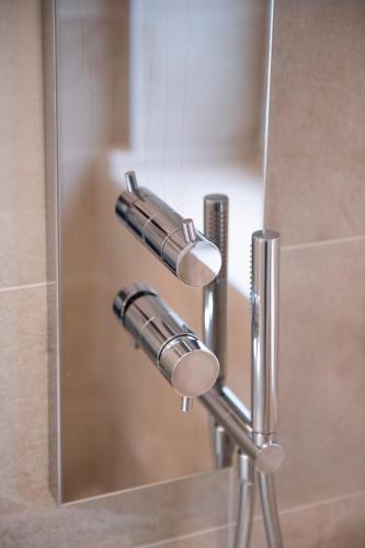 SnowLake Suite & Apartment