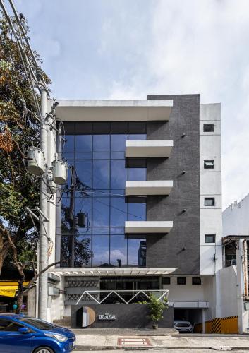 District Inn, Metro Manila