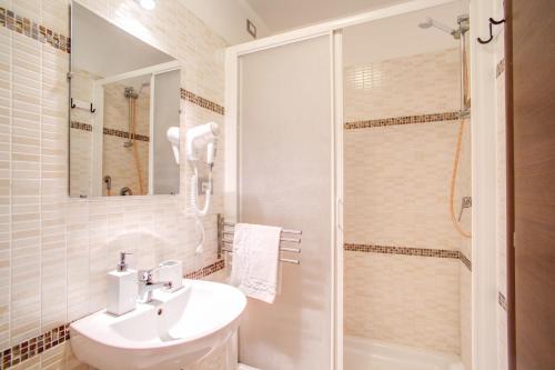 Hotel Mosaic Central Rome - image 10