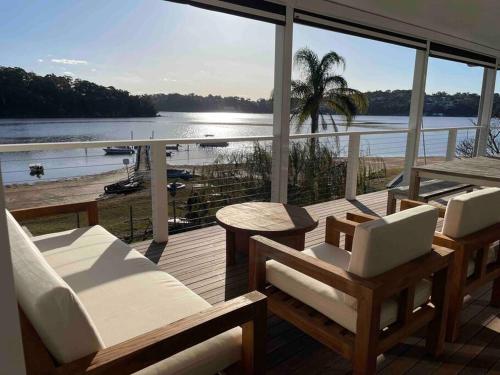 The Sandbar House, Royal National Park, waterfront beach house in Bundeena