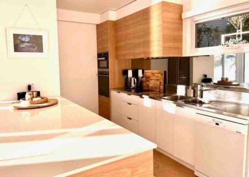 The Sandbar House, Royal National Park, waterfront beach house in Bundeena