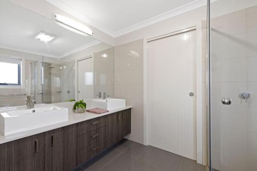 Three-Bedroom House image 3