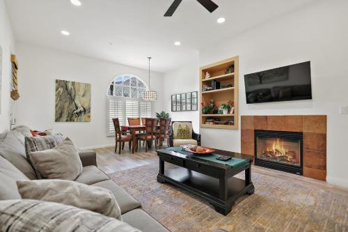 Legacy Villas 1 BR Villa Suite Resort Pools Spas Mountain view in La Quinta, USA