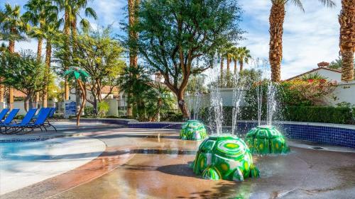 Legacy Villas 1 BR Villa Suite Resort Pools Spas Mountain view in La Quinta, USA