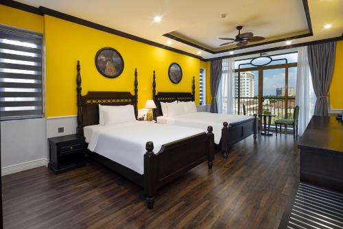 Deluxe Triple Room with Sea View image 10