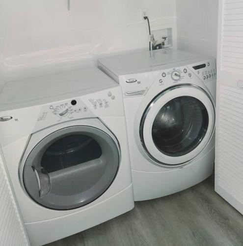 Spacious 3 Bedroom 2.5 Baths home. Free parking and Wi-Fi in Charlotte, USA