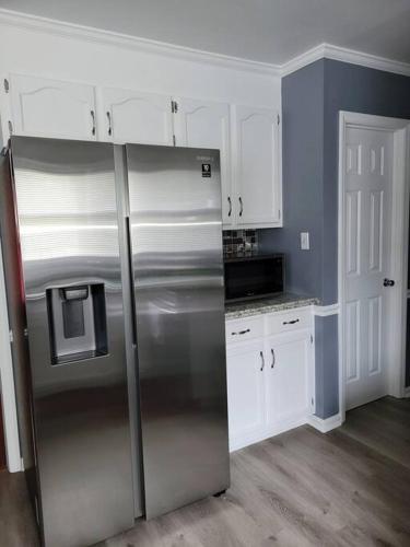Spacious 3 Bedroom 2.5 Baths home. Free parking and Wi-Fi in Charlotte, USA