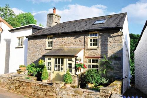 B&B Brecon - River Cottage Brecon: Hot Tub, Fire, Balcony, Wifi - Bed and Breakfast Brecon