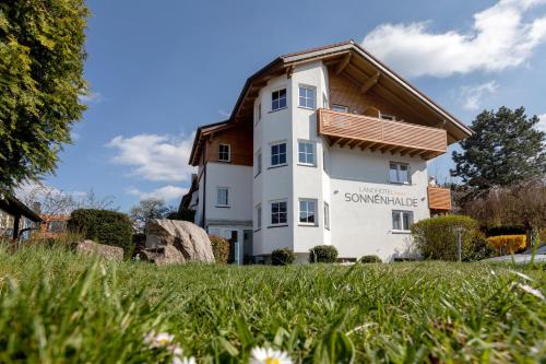 Landhotel Sonnenhalde - Hotel - Bad Boll