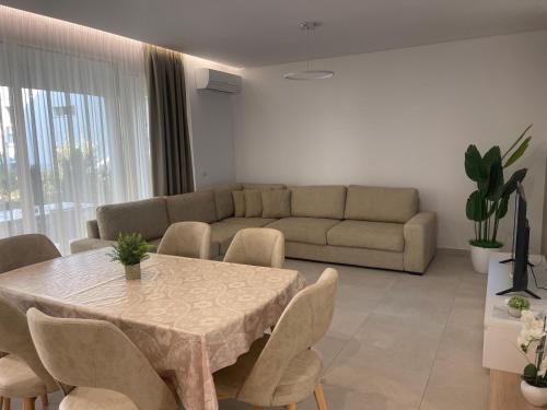 EME APARTMENTS - Kompleksi San Pietro, Gjiri i Lalzit in Plazhi San Pietro