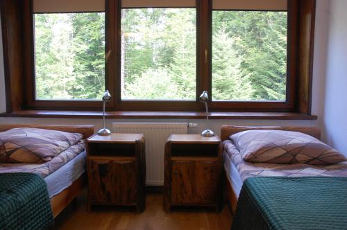 3 twin beds