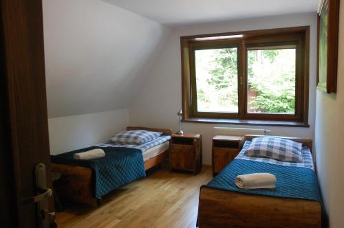 2 twin beds