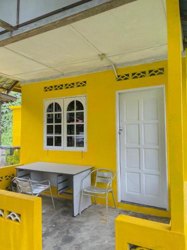 yellow homestay