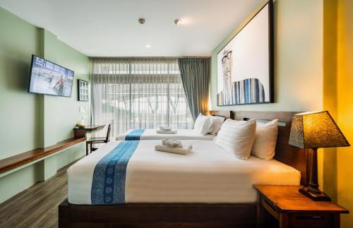 room detail thumbnail 1