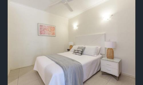 Charming 1 bedroom Apt - Close to Town & Beach