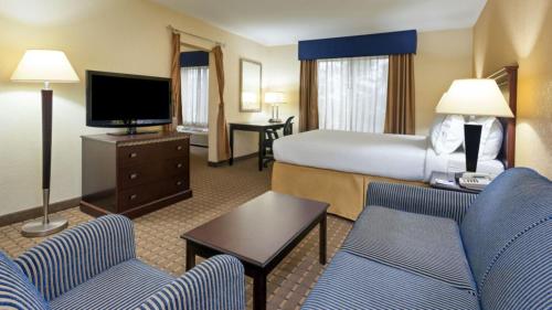 Holiday Inn Express & Suites - Smithfield/Selma