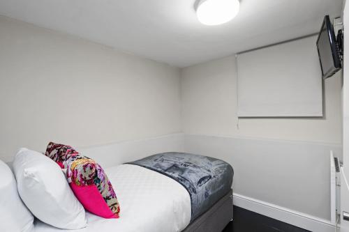 Unique single occupancy studio - image 3