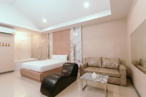 촌부리 โรงแรมในฝัน 3성급 호텔 스위트룸