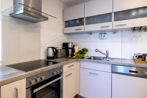Design Apartment-bis 4 Pers-Vollwertige Küche-Parkplatz-WiFi-Terrasse