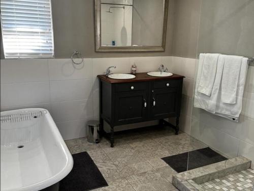 Steenkoppies semi self catering apartment