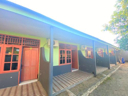 RedDoorz @ Wisma Sentosa Palopo in Bua