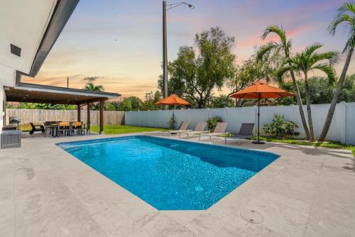 Private Fort Lauderdale Luxe House Pool Games