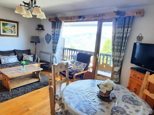 Appartement cosy 6 pers, Mezzanine, 50m Pistes, 150m Commerces, Parking, Crest-Voland - FR-1-733-137 (Appartement cosy pour 6 pers. avec mezzanine a Crest-Voland, proche pistes et commerces - FR-1-733-1) in Crest-Voland