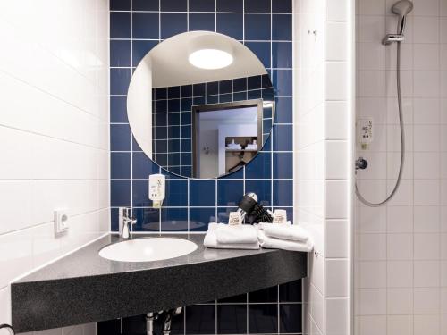 Bathroom, B&B Hotel Hamburg-Nord in Barmbek