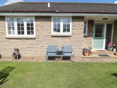 Island View Cottage - image 2