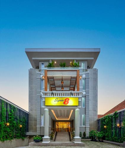 B&B Surakarta - Super 8 by Wyndham Solo - Bed and Breakfast Surakarta