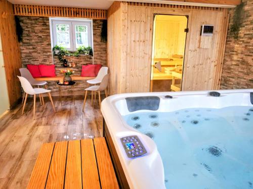 Szauna, Le Manoir de la Rulette 20P well-ness BBQ Jardin terrasse ping pong salle de jeux in Tintigny