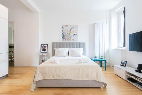 Flower Square Apartments - main image