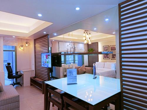 Two Palmtree Villas Across Manila Airport Terminal 3 -JJRMK Condotel, Manila (Foto 6)