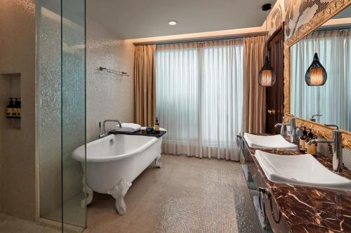 room detail thumbnail 2