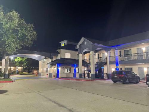 Days Inn by Wyndham Dickinson TX in Dickinson, USA