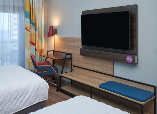 Tru By Hilton Pompano Beach Pier Fl - image 9