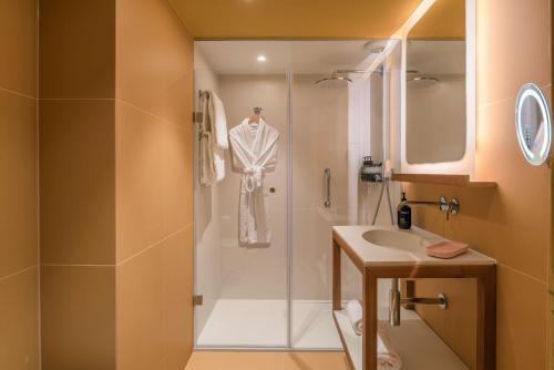 Canopy by Hilton Cannes Room Type - Premium Queen Room with Partial Sea View