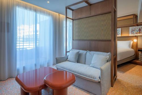Junior King Suite with Partial Sea View