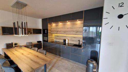 ห้องครัว, FAMILY RESORT SUBOTICA Apartments in กัต