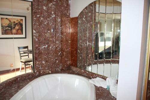 บริการและสิ่งอำนวยความสะดวก, Grand Motel Saint-Hubert in ลงเกย (QC)