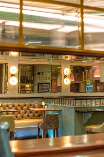 Harcourt Hotel - image 13