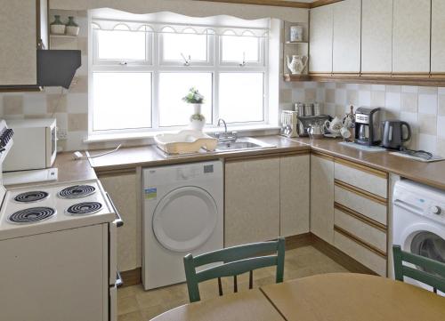 Matthews Traditional Holiday Cottage by Trident Holiday Homes