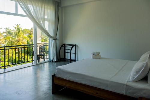 Deluxe Double Room with Side Sea View image 10