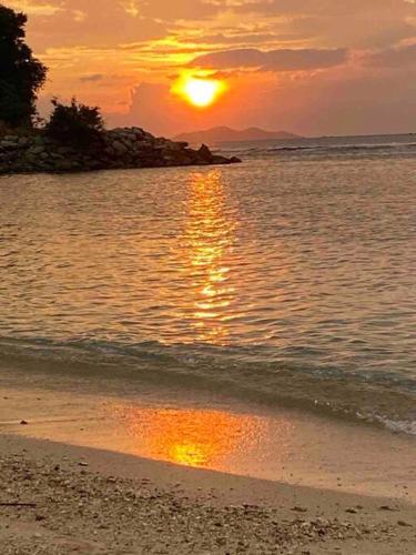 Modern Unit Near The Beach at Canyon Cove Nasugbu in Natipuan